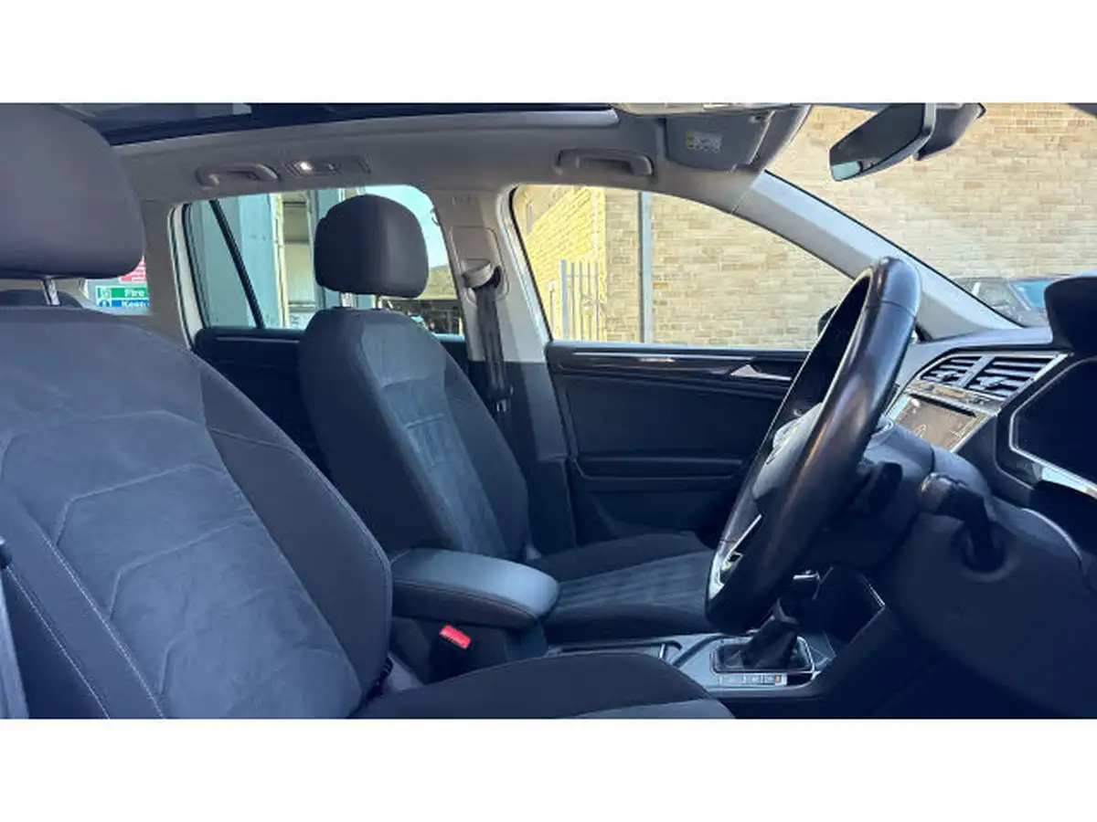 2022-volkswagen-tiguan-15-tsi-elegance-big-14