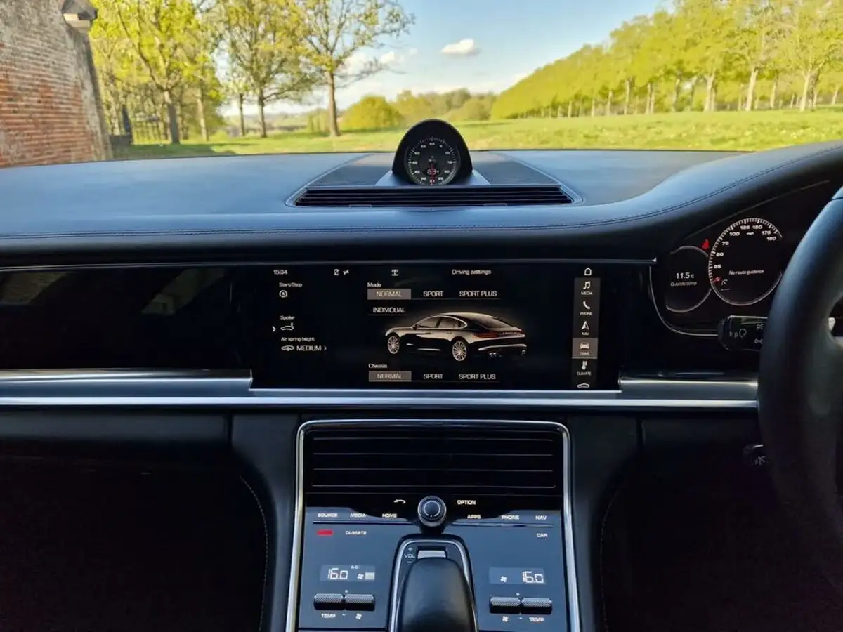 2017-porsche-panamera-30-v6-4-executive-big-18