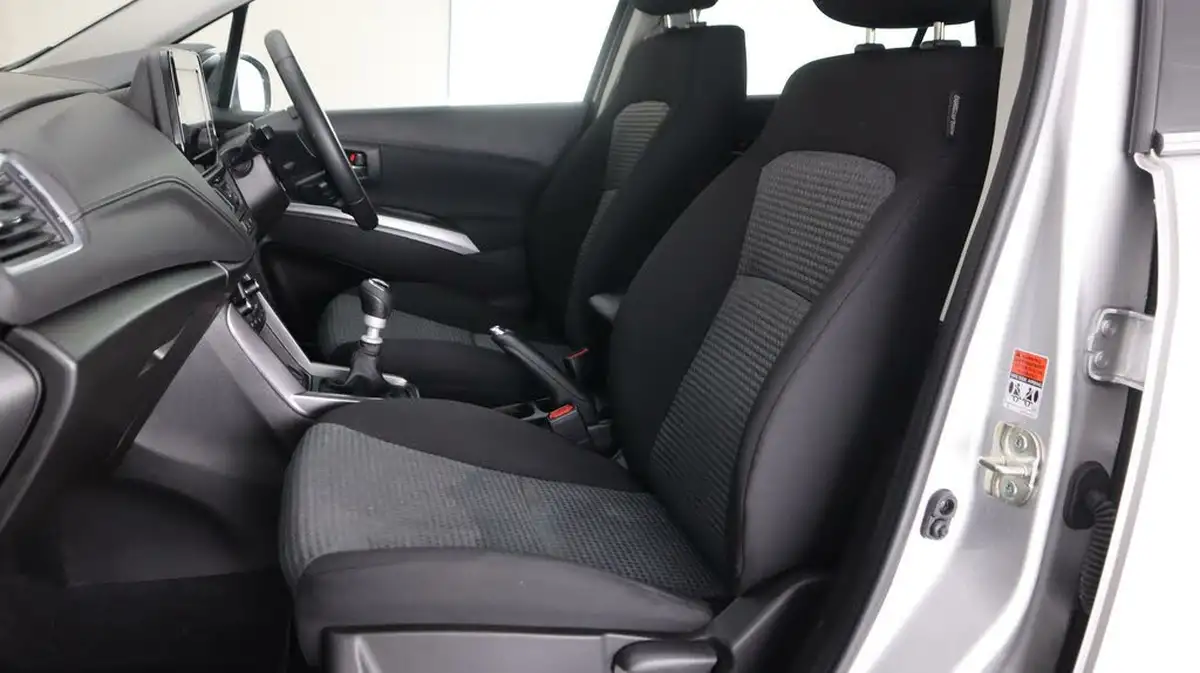 2024-suzuki-s-cross-14-boosterjet-motion-big-12