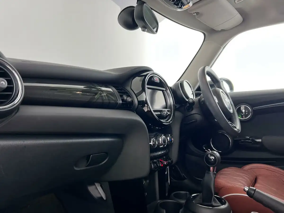 2019-mini-cooper-15-cooper-exclusive-134bhp-hatchback-3d-big-14