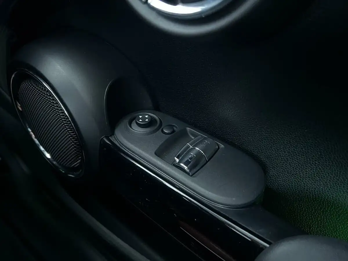 2019-mini-cooper-15-cooper-exclusive-134bhp-hatchback-3d-big-36