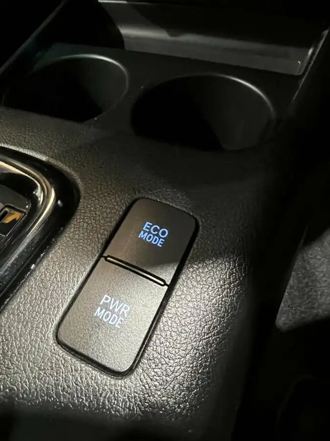 2021-toyota-hi-lux-28d-4d-invincible-x-at35-204hpeu6dt-e-big-36