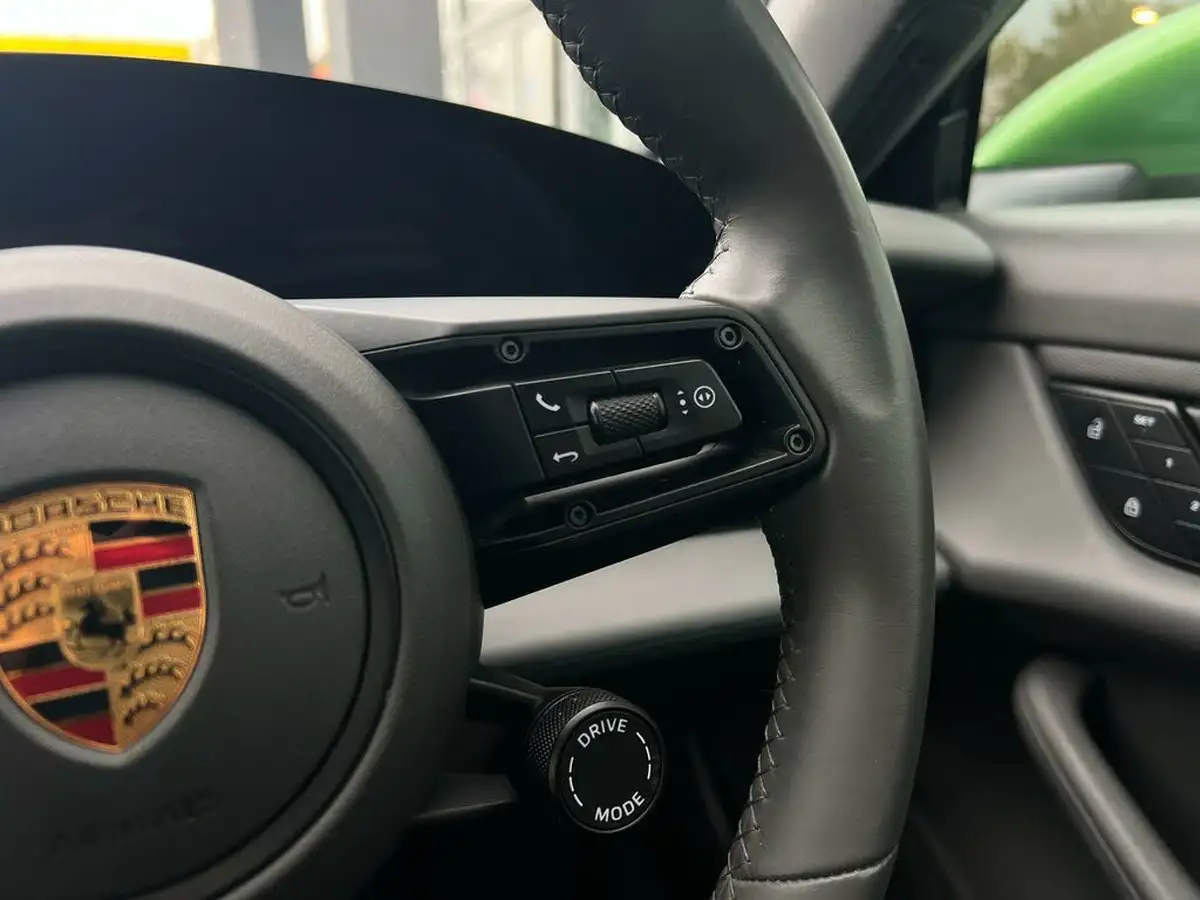 2021-porsche-taycan-e-4s-cross-turismo-awd-big-15