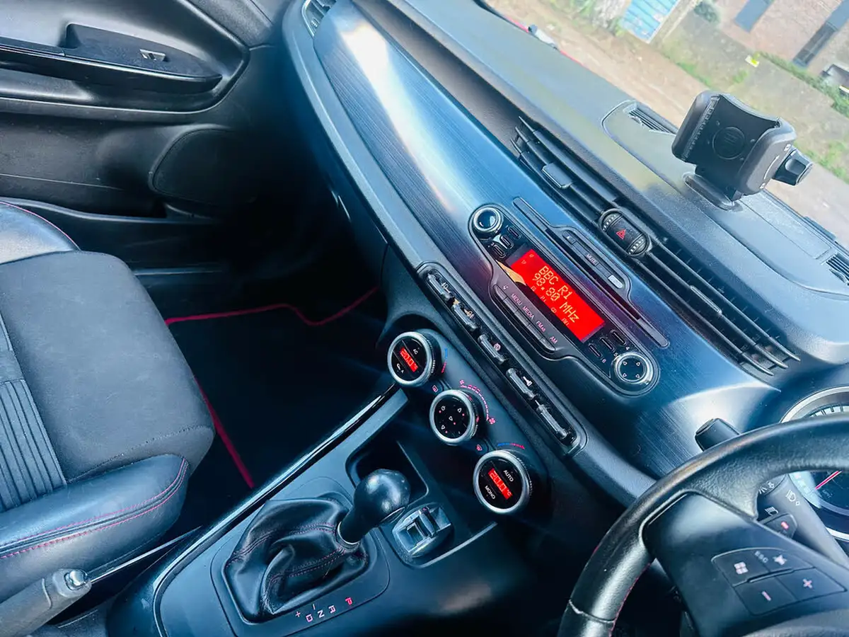 2012-alfa-romeo-giulietta-20td-veloce-170bhp-tct-big-17