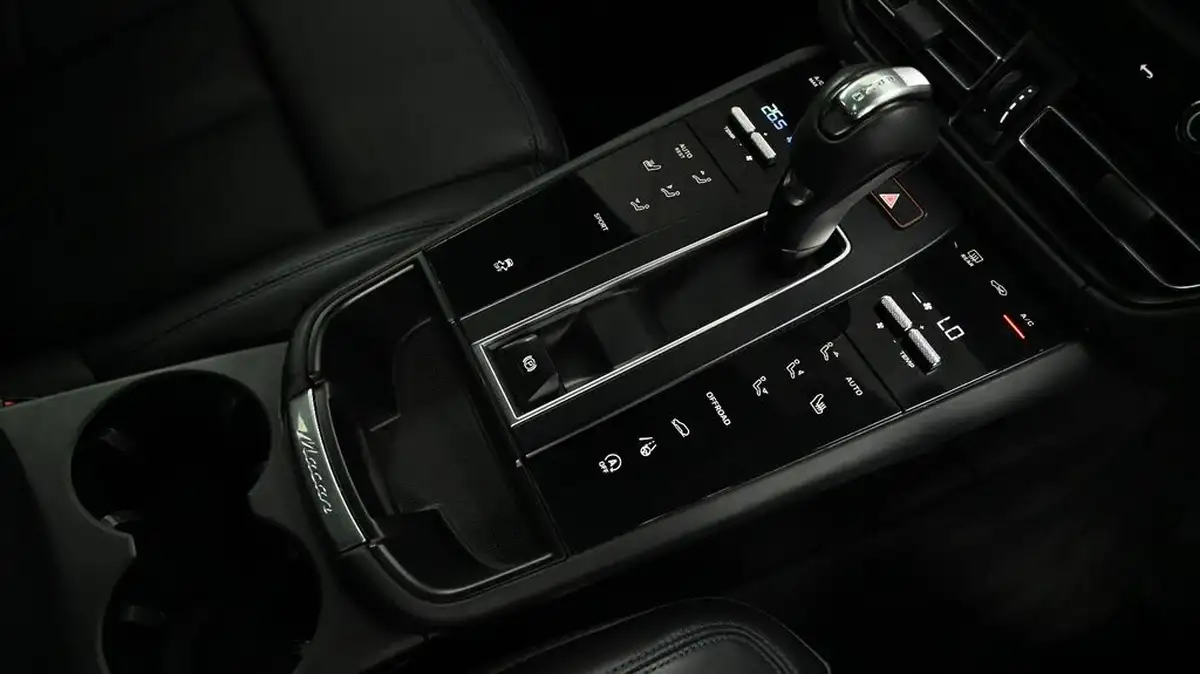 2021-porsche-macan-20-265ps-big-23