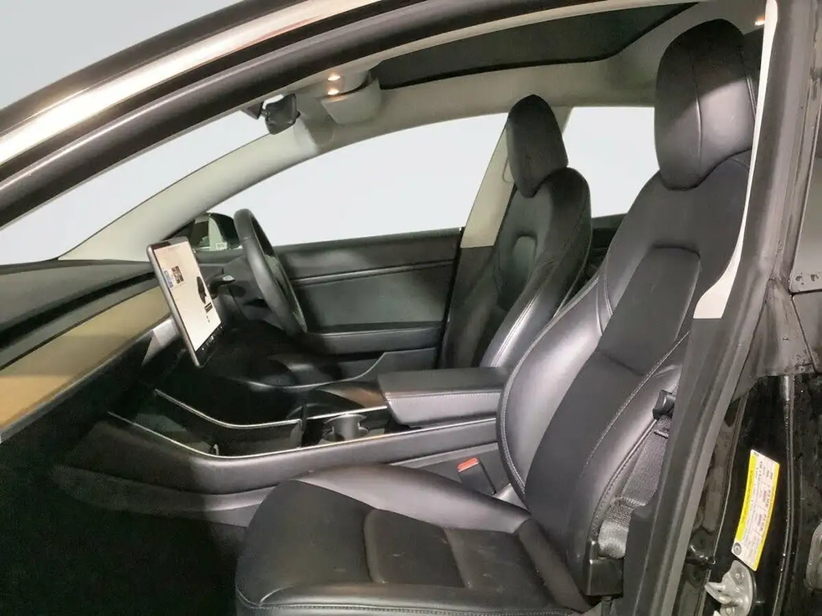 2020-tesla-model-3-e-performance-big-10