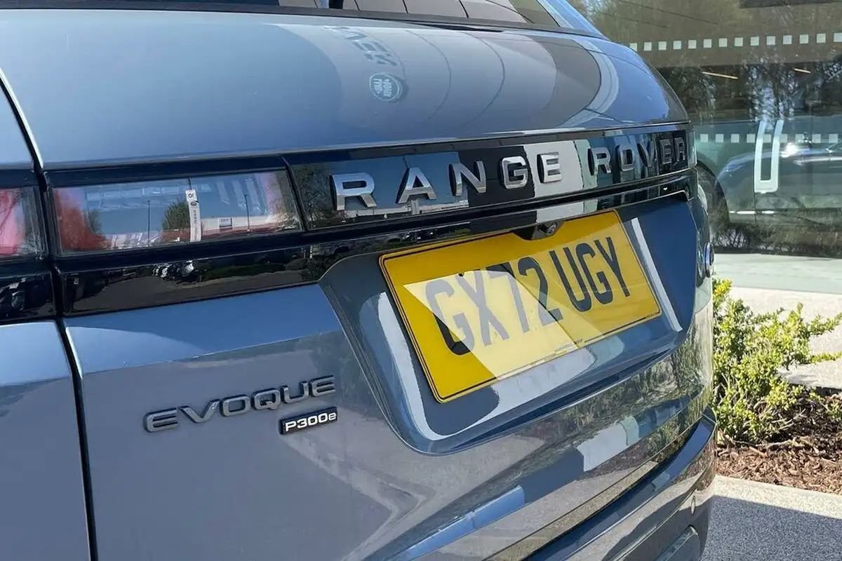 2022-land-rover-range-rover-evoque-15-p300e-r-dynamic-s-big-44