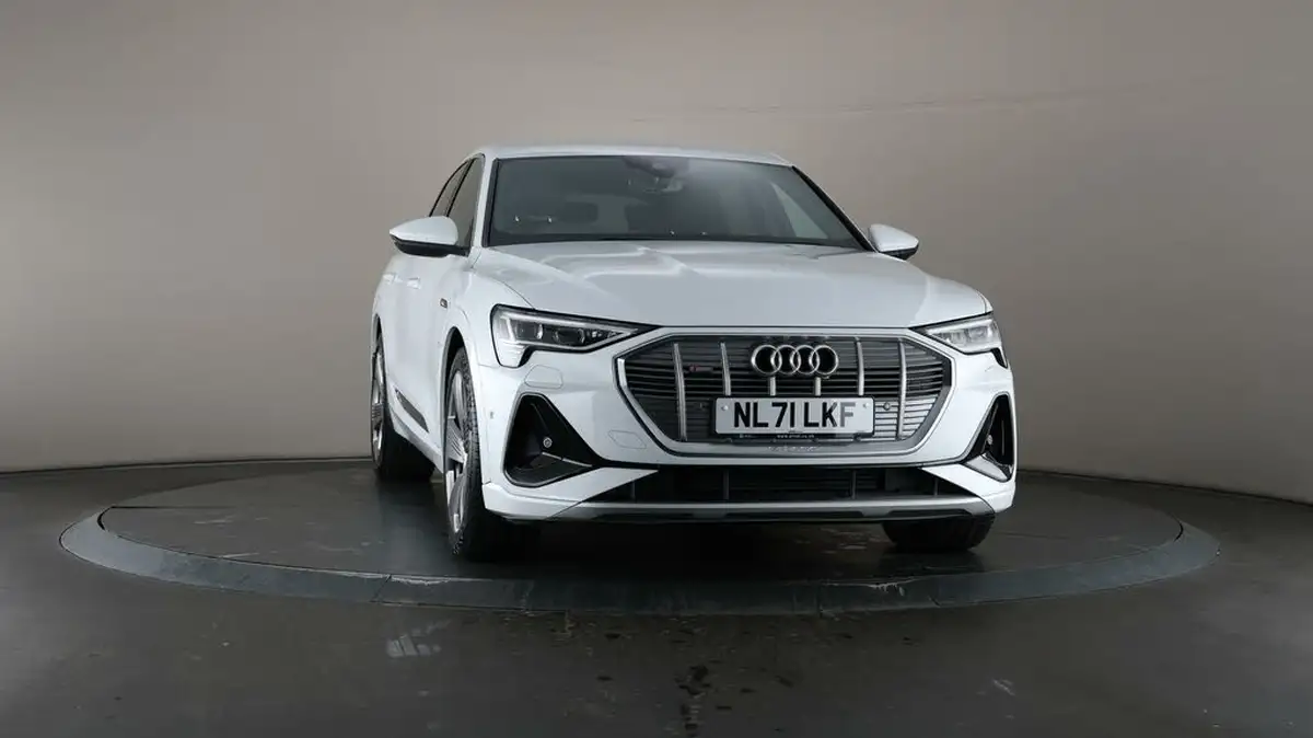 2021-audi-e-tron-55e-s-line-sportback-big-45