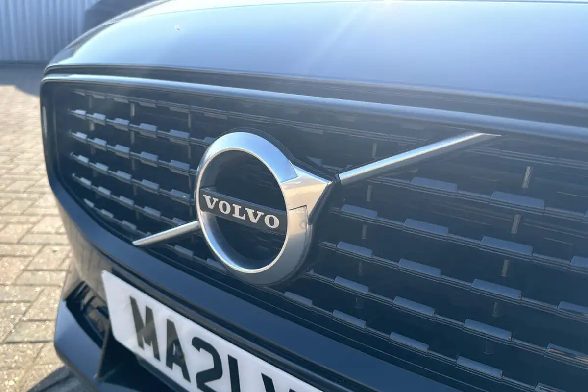 2021-volvo-v60-20-b4-r-design-big-38