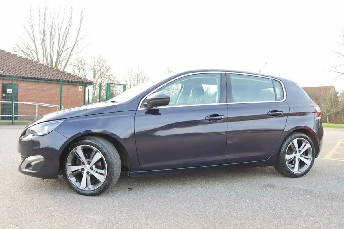 2017-peugeot-308-12-puretech-allure-110bhp-big-8
