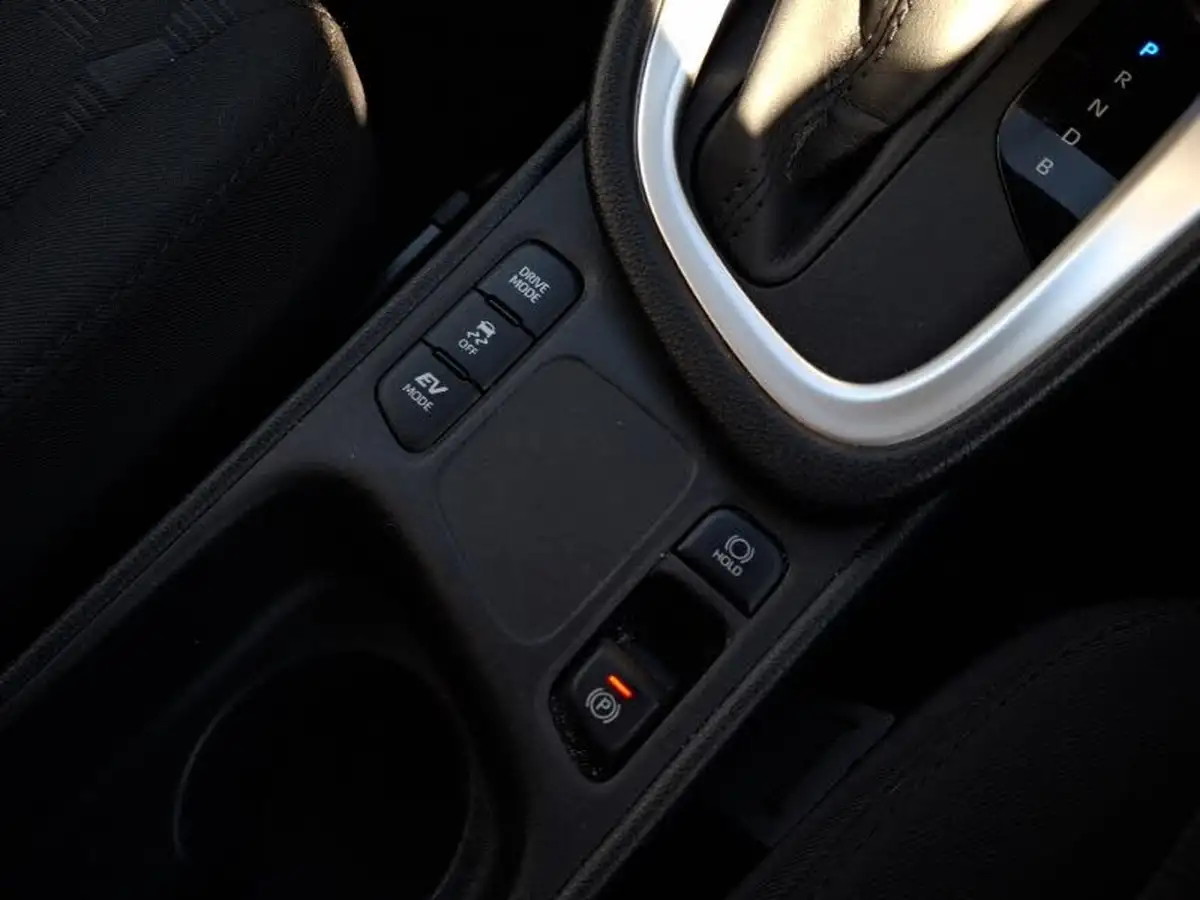 2024-mazda-mazda2-15-centre-line-big-13