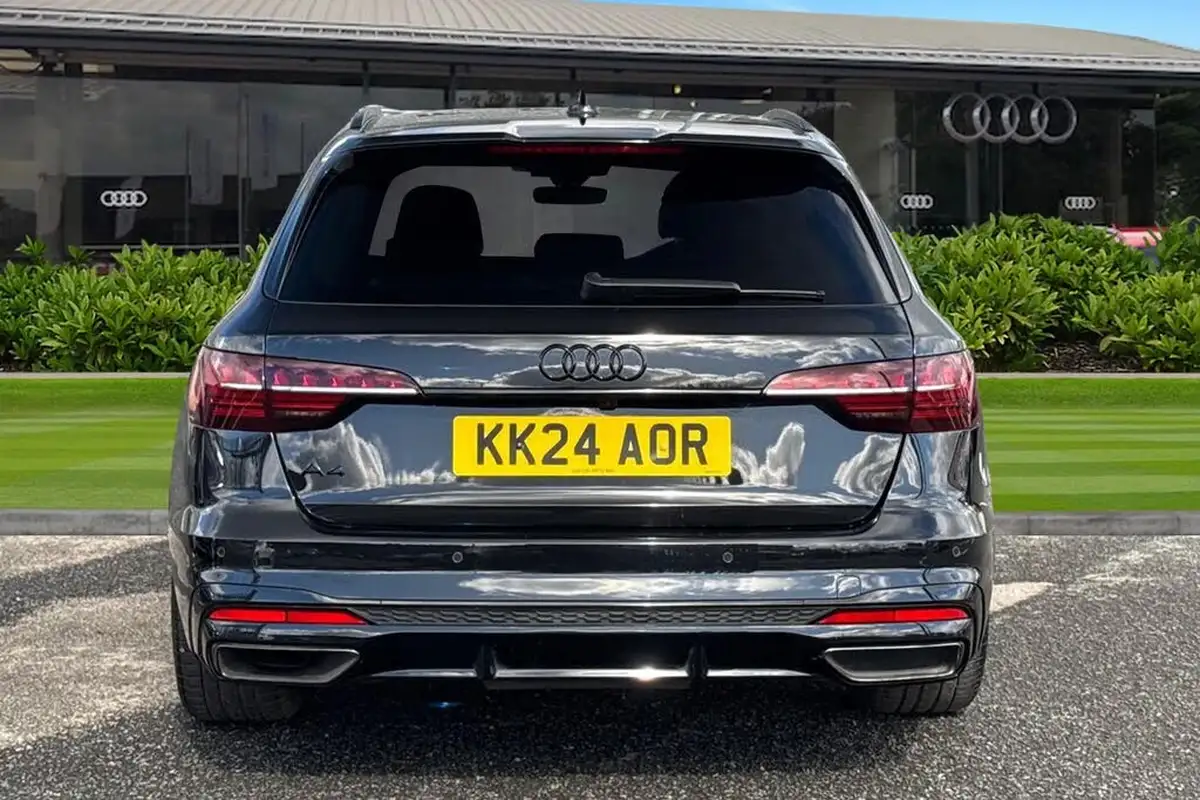 2024-audi-a4-avant-20-35-tdi-black-edition-big-3