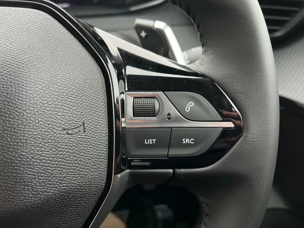 2024-peugeot-208-12-puretech-allure-hybrid-e-dsc6-big-13