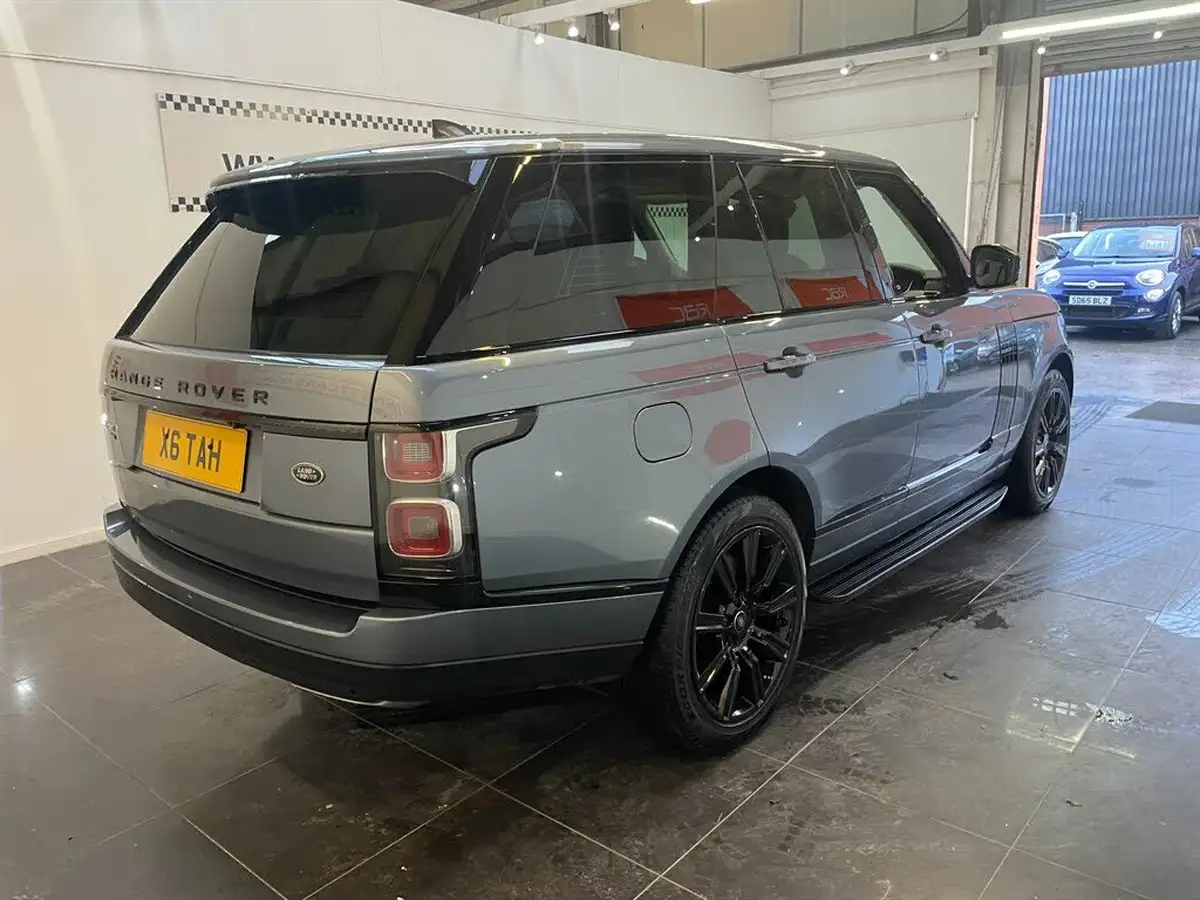 2020-land-rover-range-rover-20-p400e-vogue-se-big-11