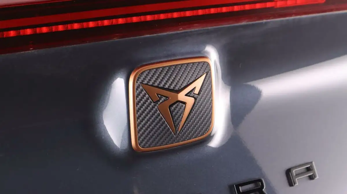 2021-cupra-formentor-14-e-hybrid-v2-big-19