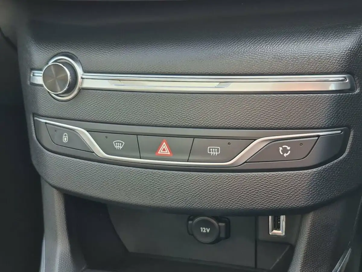 2019-peugeot-308-12-puretech-allure-130bhp-eat8-big-21