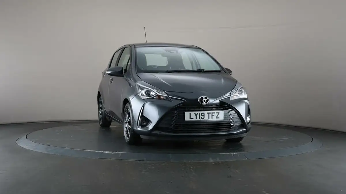 2019-toyota-yaris-15-vvt-i-icon-tech-111bhp-1496cc-big-40