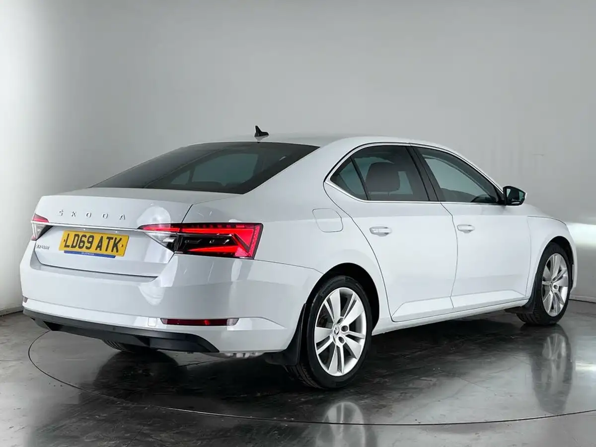 2019-skoda-superb-20-tsi-se-l-hatchback-big-5