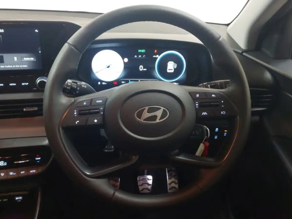 2024-hyundai-bayon-10-t-gdi-premium-100ps-two-tone-roof-big-9