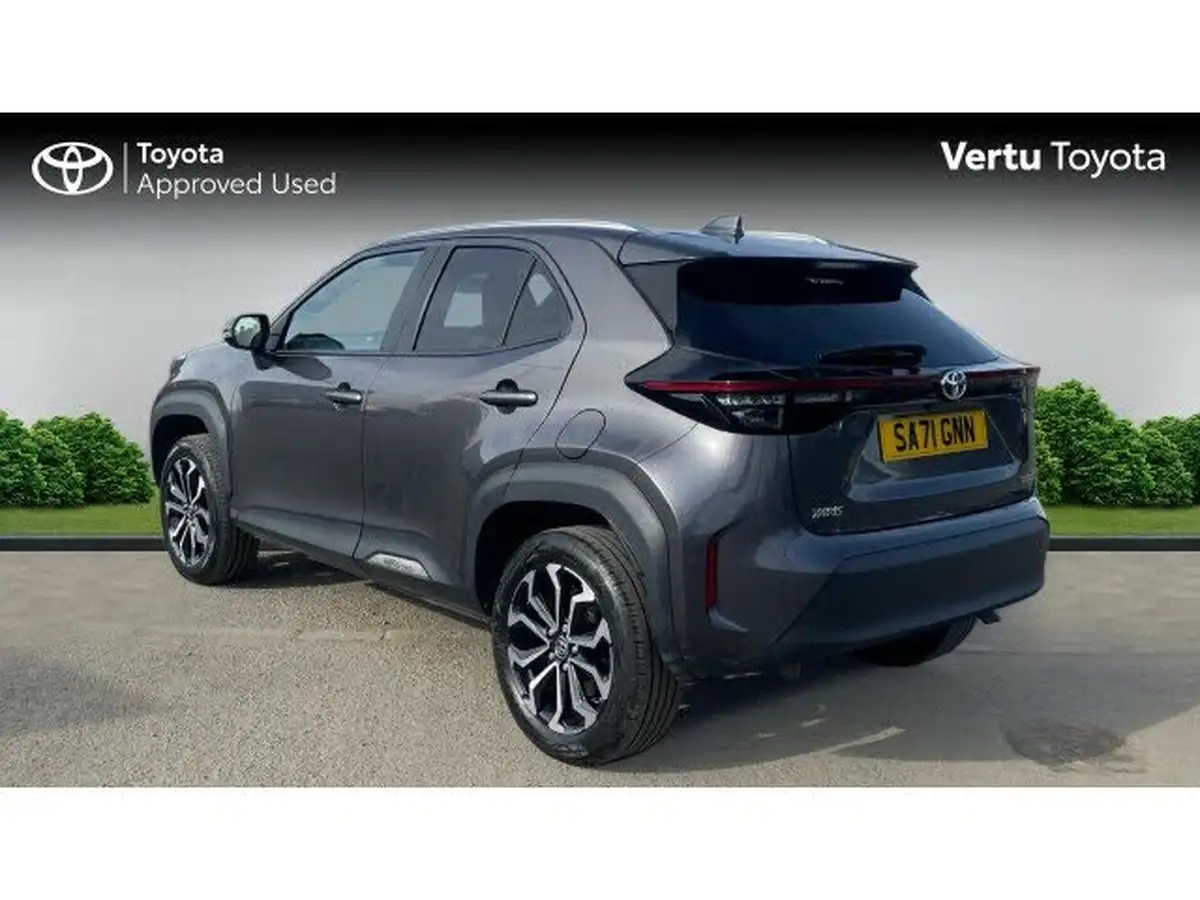 2021-toyota-yaris-15-vvt-i-design-panoramic-roof-big-3