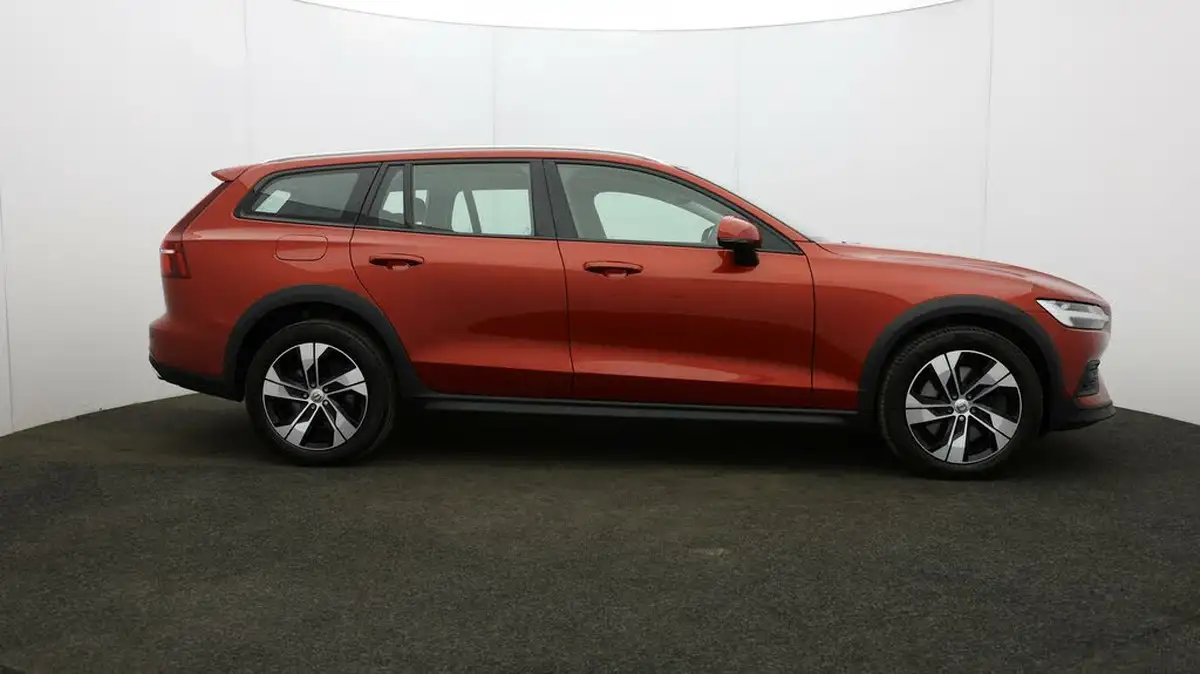 2021-volvo-v60-20td-b4-cross-country-big-46
