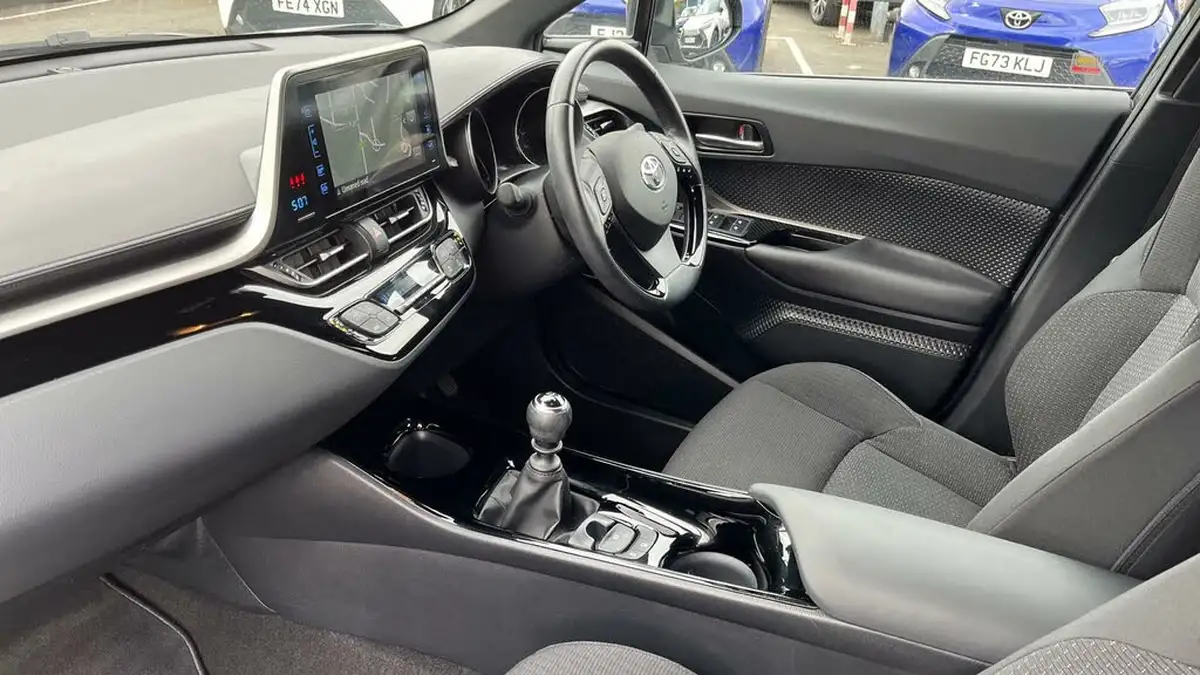 2019-toyota-c-hr-12-design-big-33