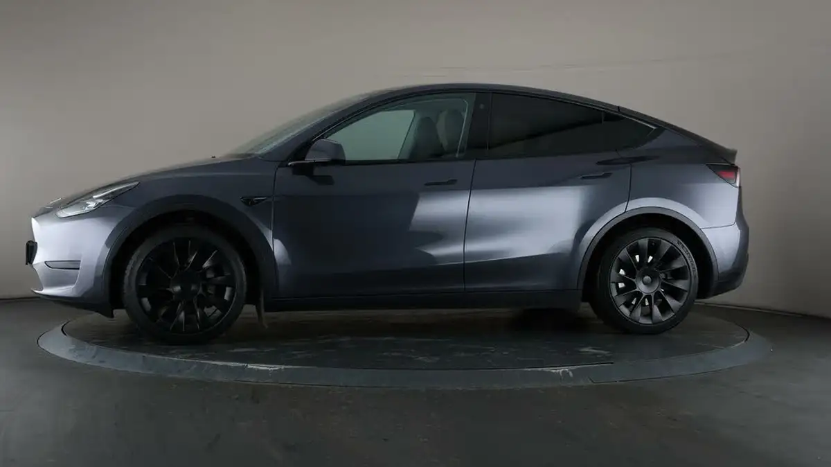 2022-tesla-model-y-e-rwd-big-30