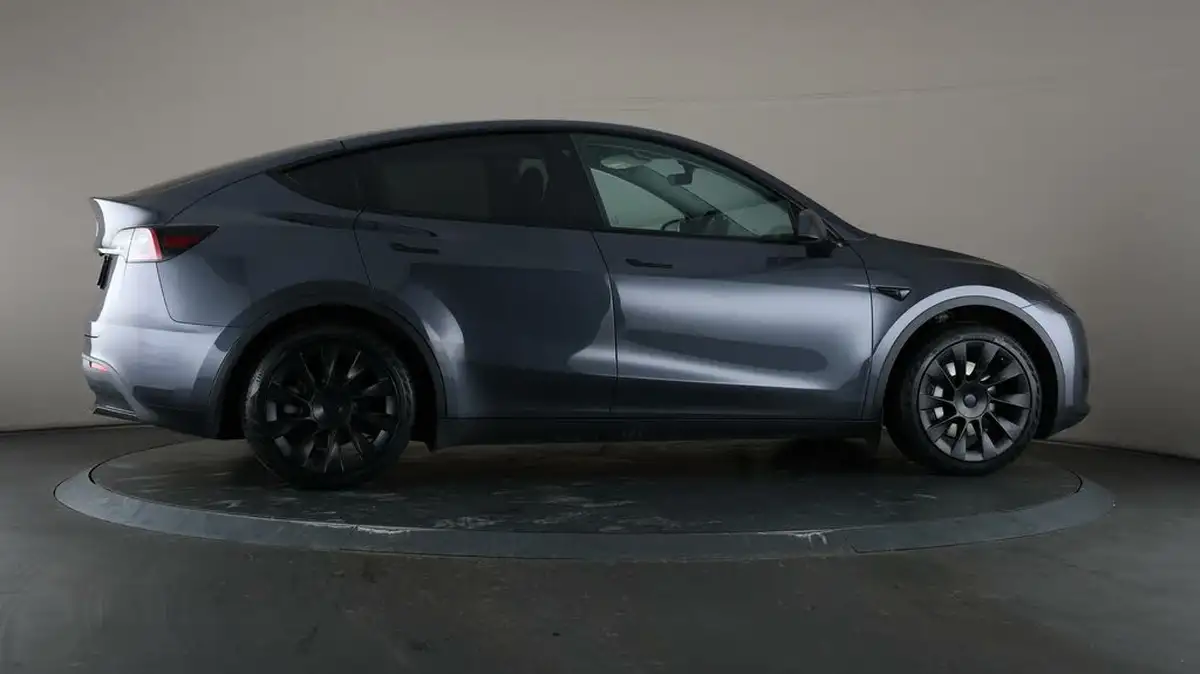 2022-tesla-model-y-e-rwd-big-54
