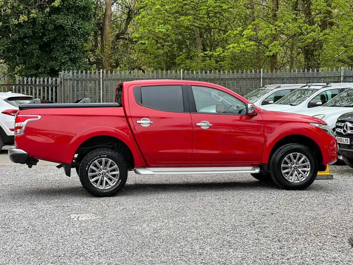 2018-mitsubishi-l200-24di-d-barbarian-sda-auto-big-4