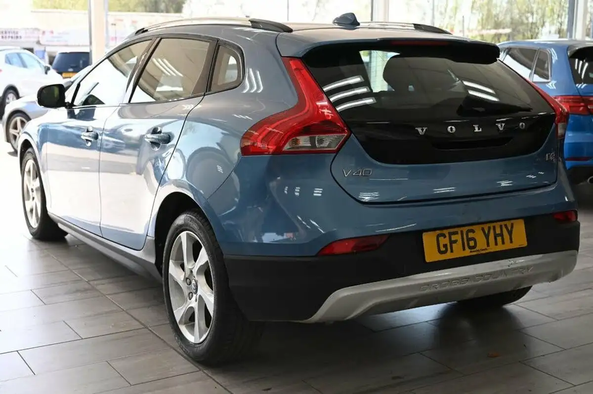 2016-volvo-v40-20td-d2-cross-country-lux-geartronic-big-7