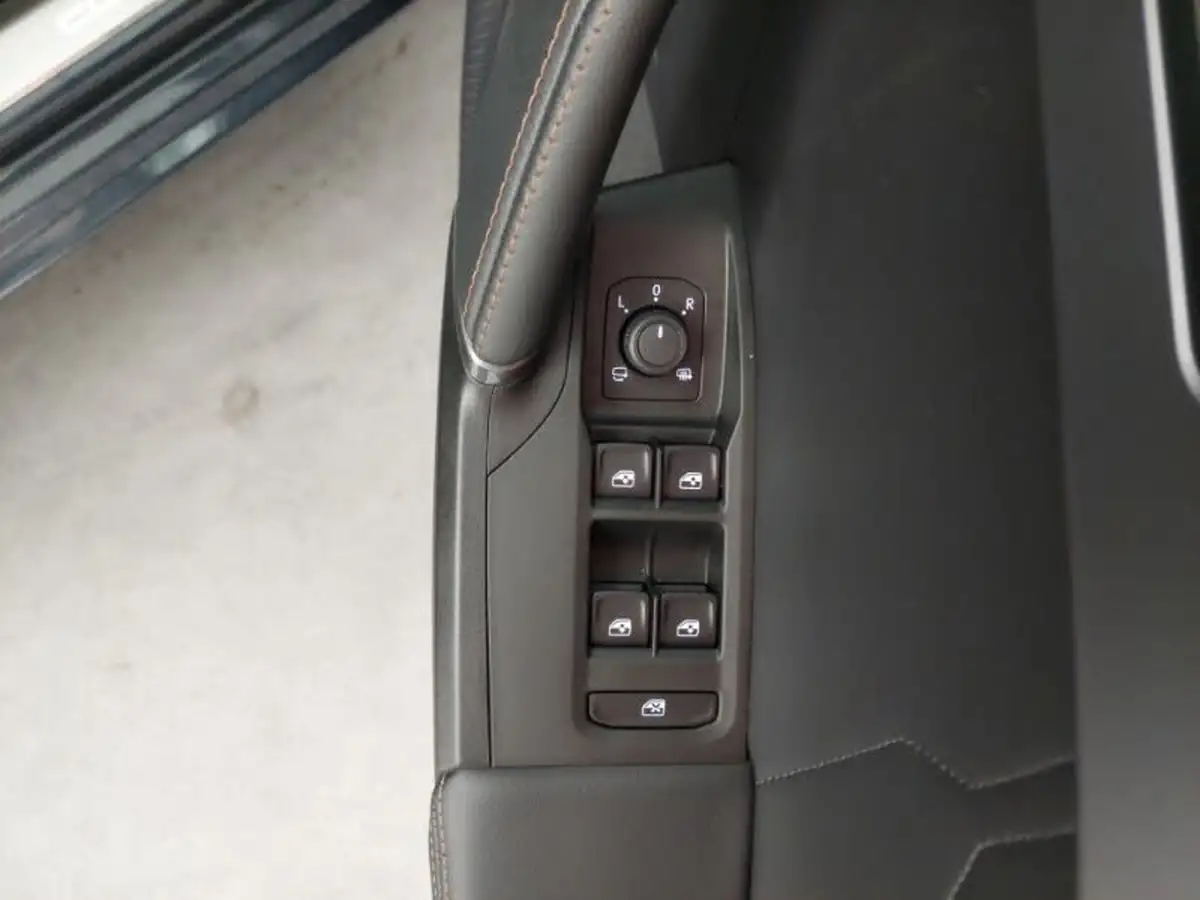 2024-cupra-leon-nf-15-etsi-v1-hatchback-big-18