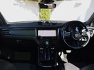 2022-porsche-macan-20-small-17