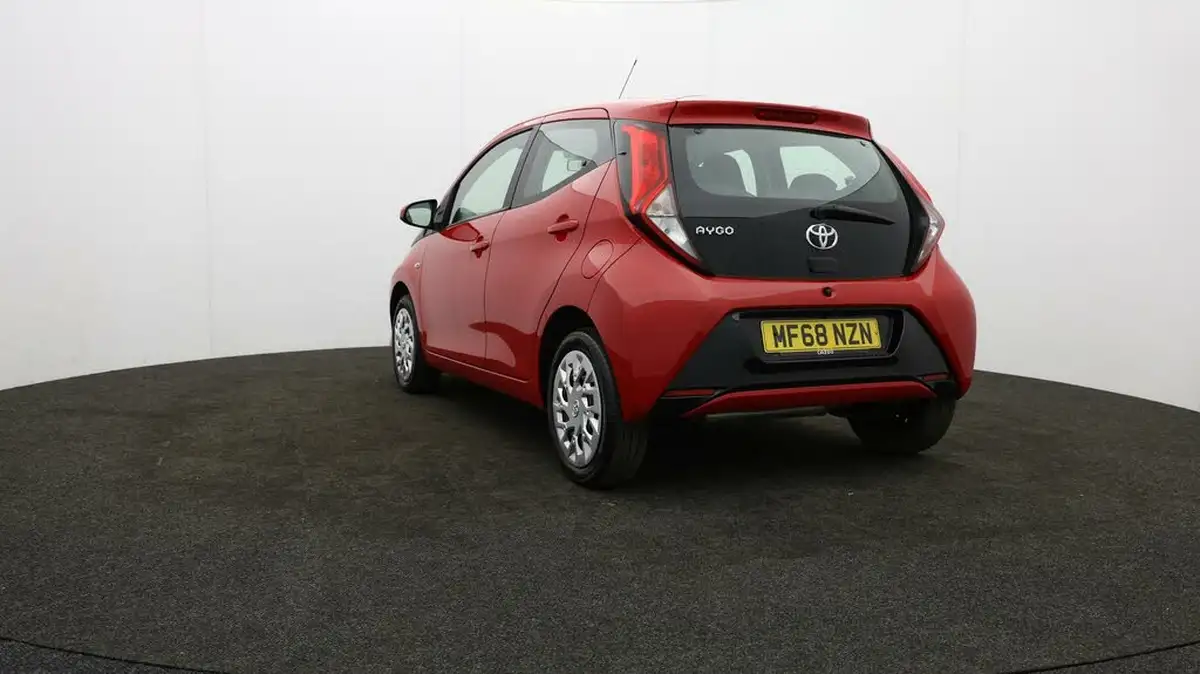 2018-toyota-aygo-10-vvt-i-x-play-71bhp-5d-big-72