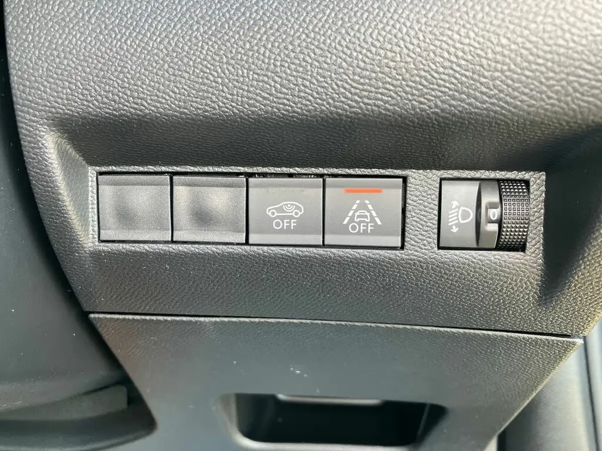 2022-peugeot-2008-suv-12-puretech-allure-premium-100bhp-big-45