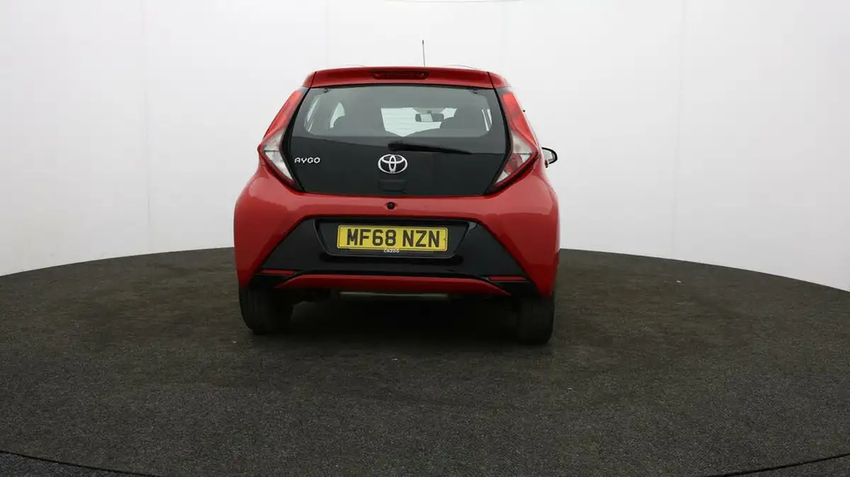 2018-toyota-aygo-10-vvt-i-x-play-71bhp-5d-big-6