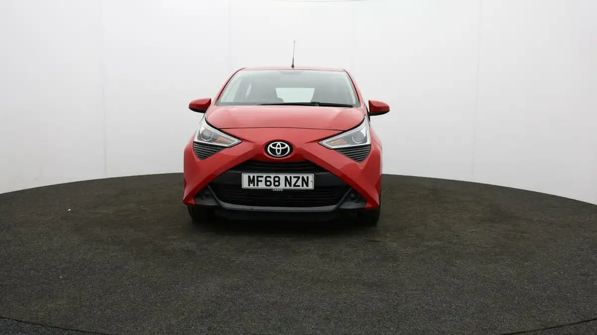 2018-toyota-aygo-10-vvt-i-x-play-71bhp-5d-big-2