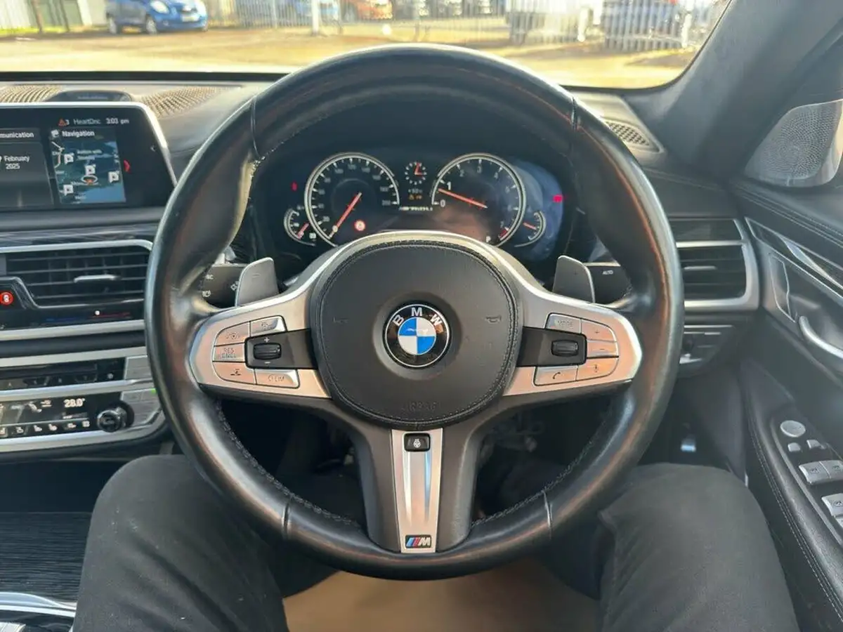 2018-bmw-7-series-66-m760li-big-17