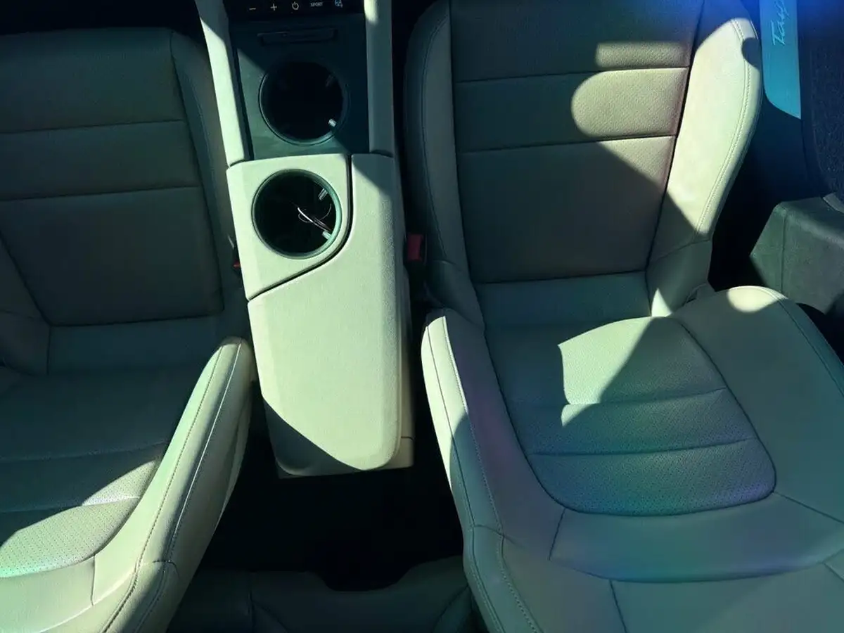 2021-porsche-taycan-e-4s-530ps-big-27