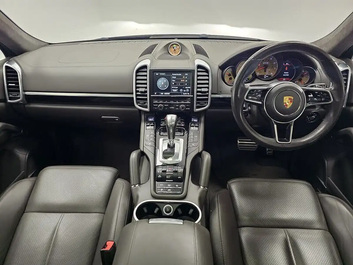 2015-porsche-cayenne-36-gts-big-23
