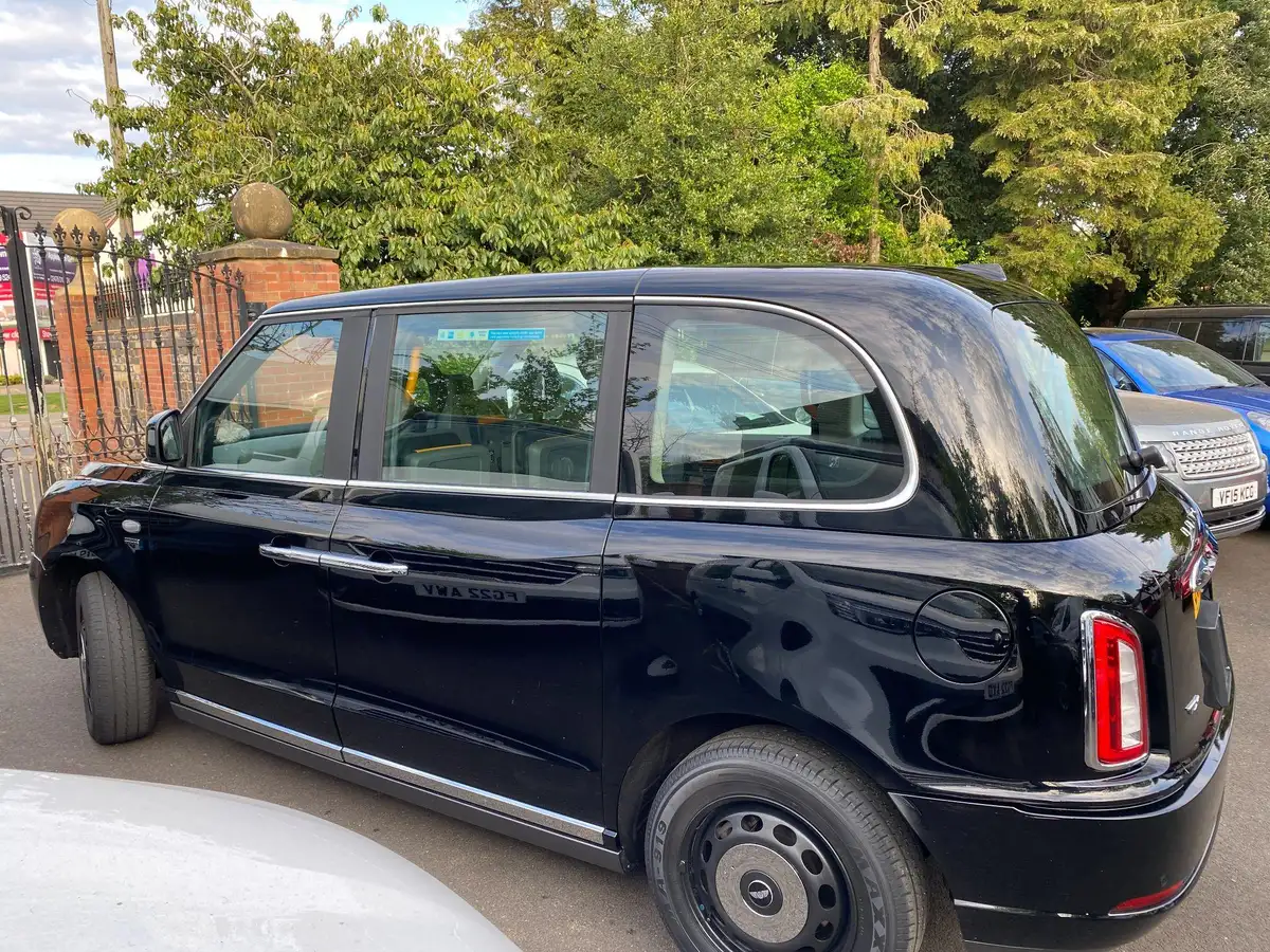 2023-levc-tx-15-vista-taxi-big-4