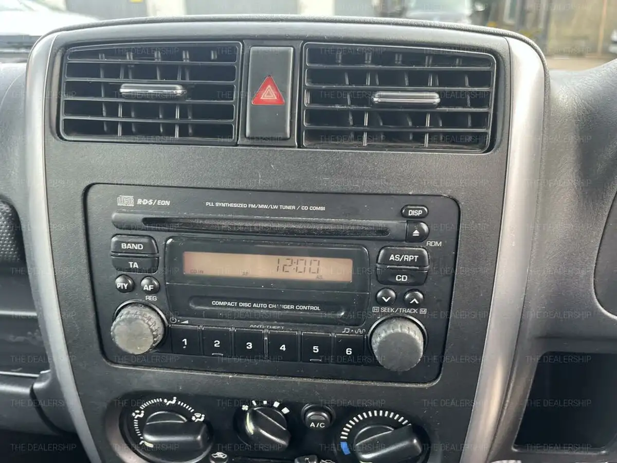 2010-suzuki-jimny-13-sz4-big-13