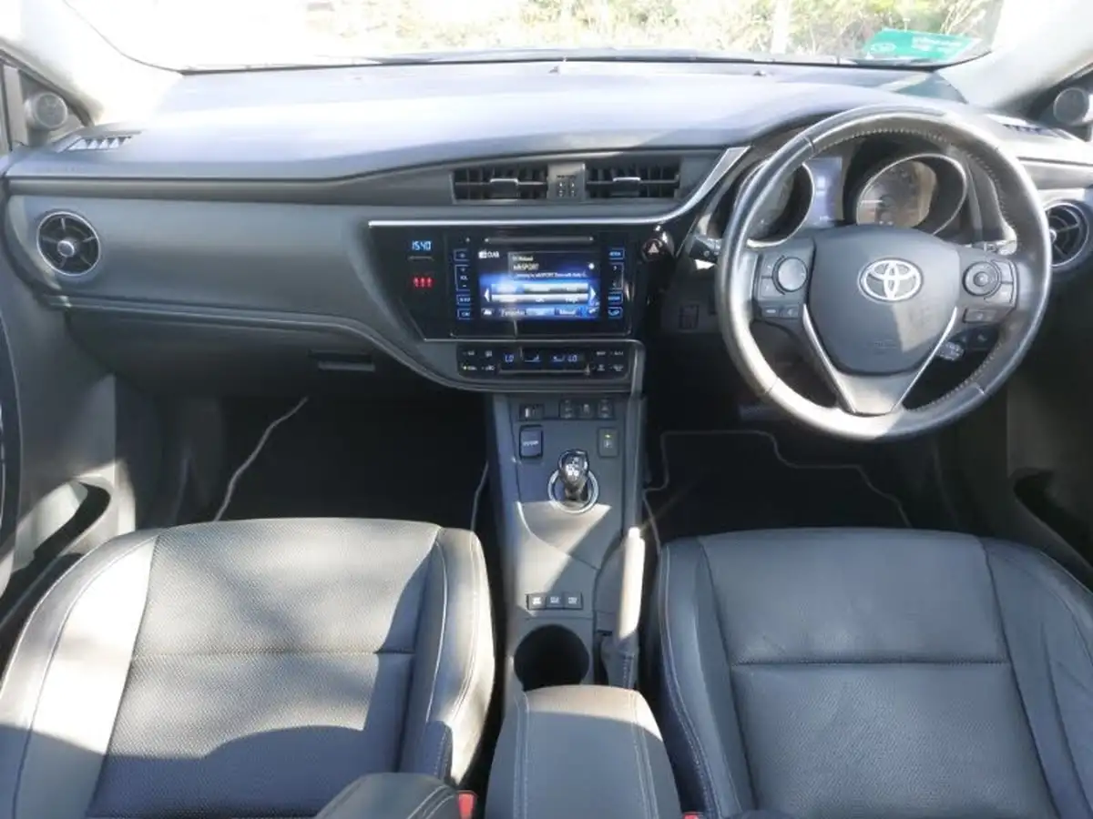 2018-toyota-auris-18-vvt-i-hsd-excel-estate-big-2