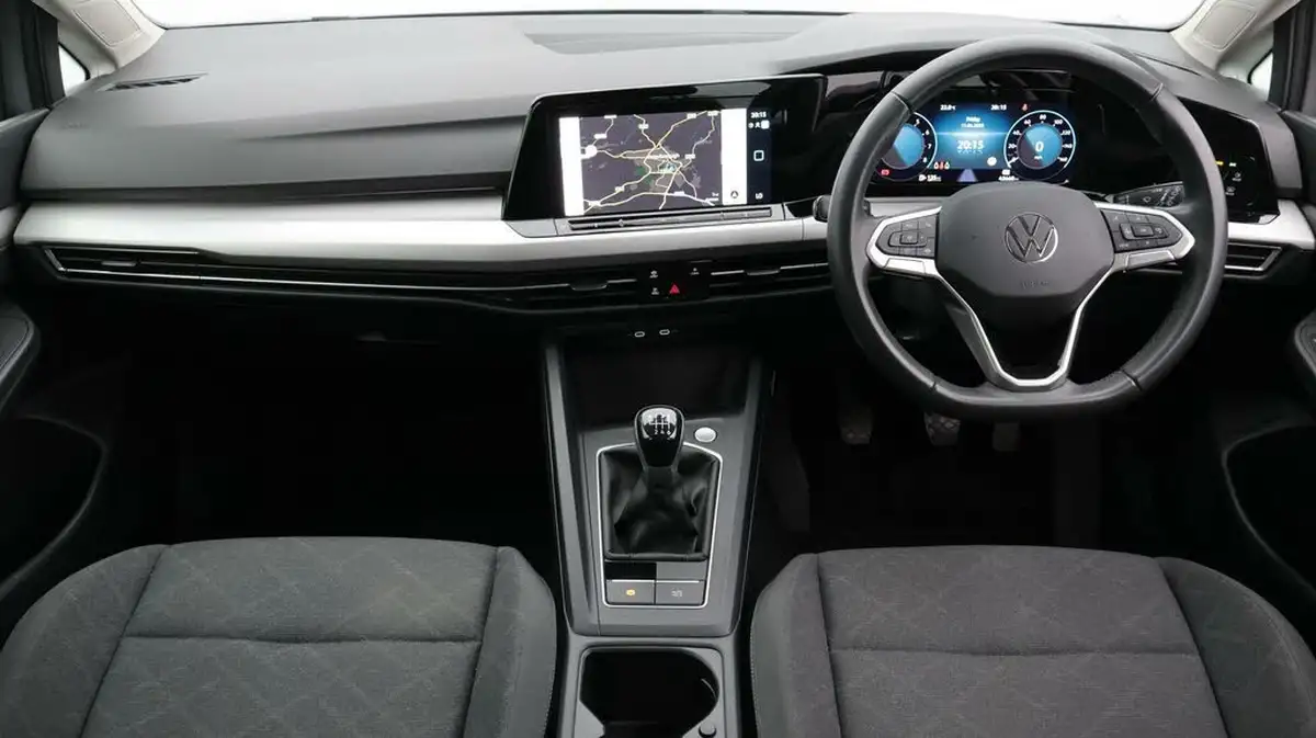 2023-volkswagen-golf-15-tsi-life-130ps-hatchback-big-13
