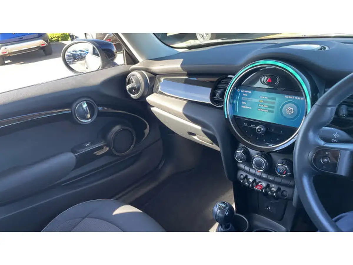 2021-mini-cooper-15-cooper-classic-hatchback-3d-big-13