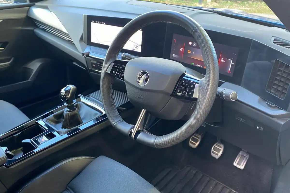 2023-vauxhall-astra-12-turbo-gs-sport-tourer-big-10
