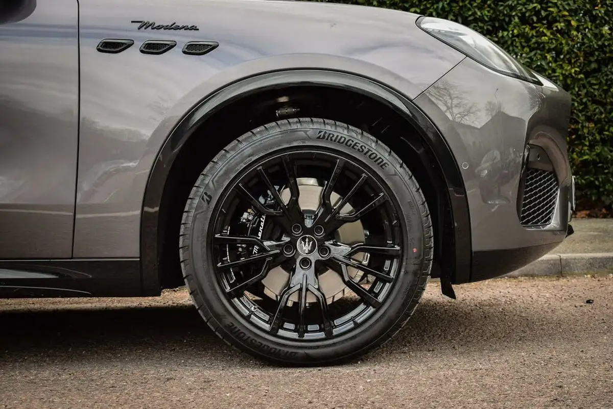 2025-maserati-grecale-20-modena-sport-big-8
