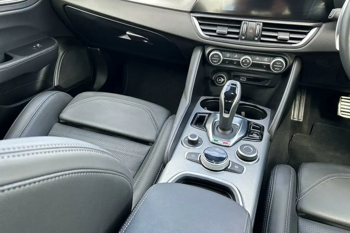 2024-alfa-romeo-giulia-20-sprint-276bhp-big-7