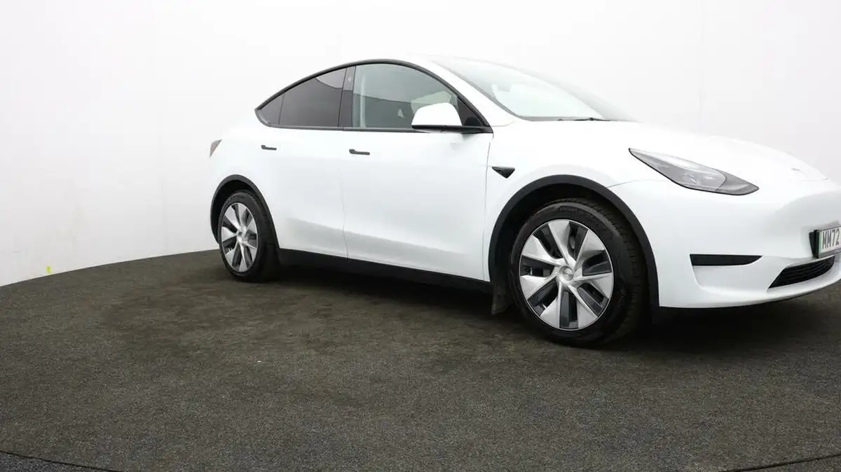 2022-tesla-model-y-e-rwd-big-41