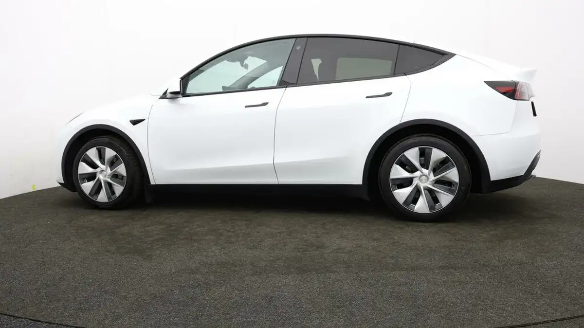 2022-tesla-model-y-e-rwd-big-65