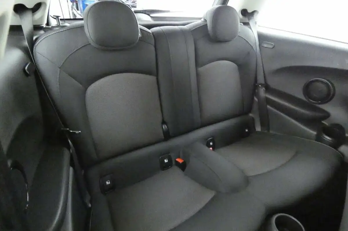 2022-mini-cooper-15-cooper-classic-hatchback-3d-big-12